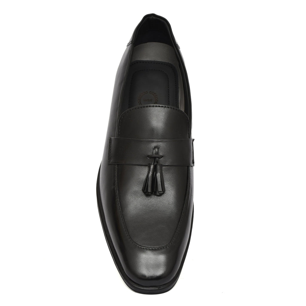 Penny loafers :  Black leather Penny loafer with Tassel & Memory foam footpad. Article : Al107T-Black