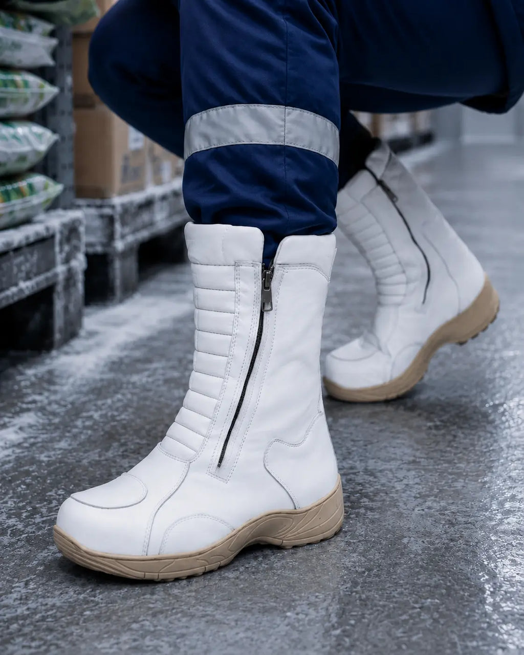 amisar white side zipper snow boot side view